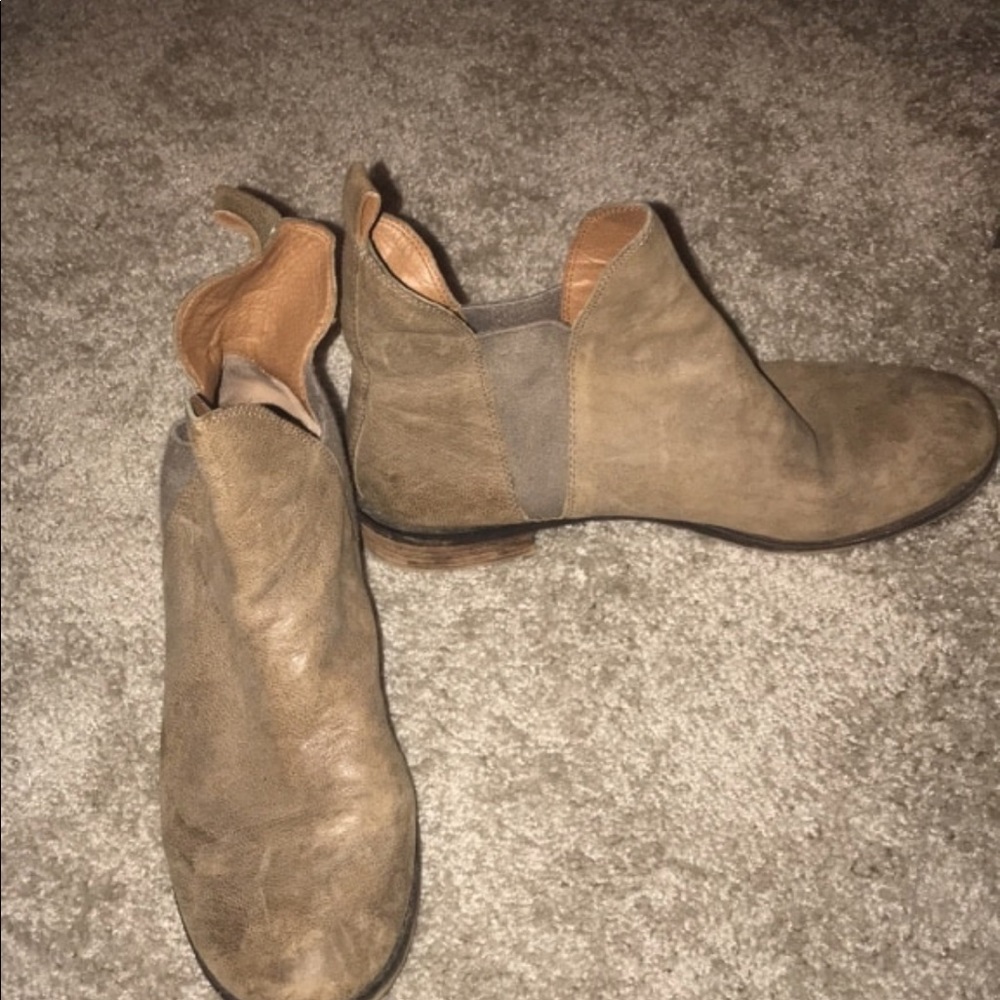 Lucky brand Chelsea boots